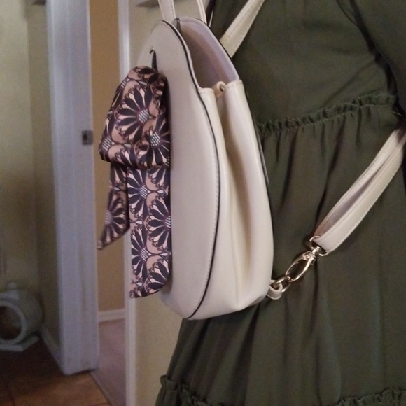 SOLD! Vegan Handbags - Picture 4 of 5